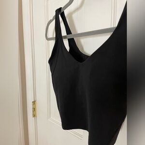 lulu align tank in black♣️✨